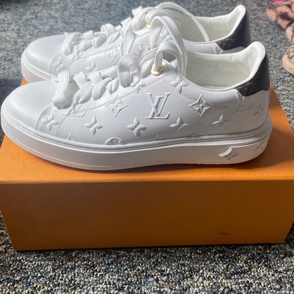 Louis Vuitton sneakers - Picture 2 of 15